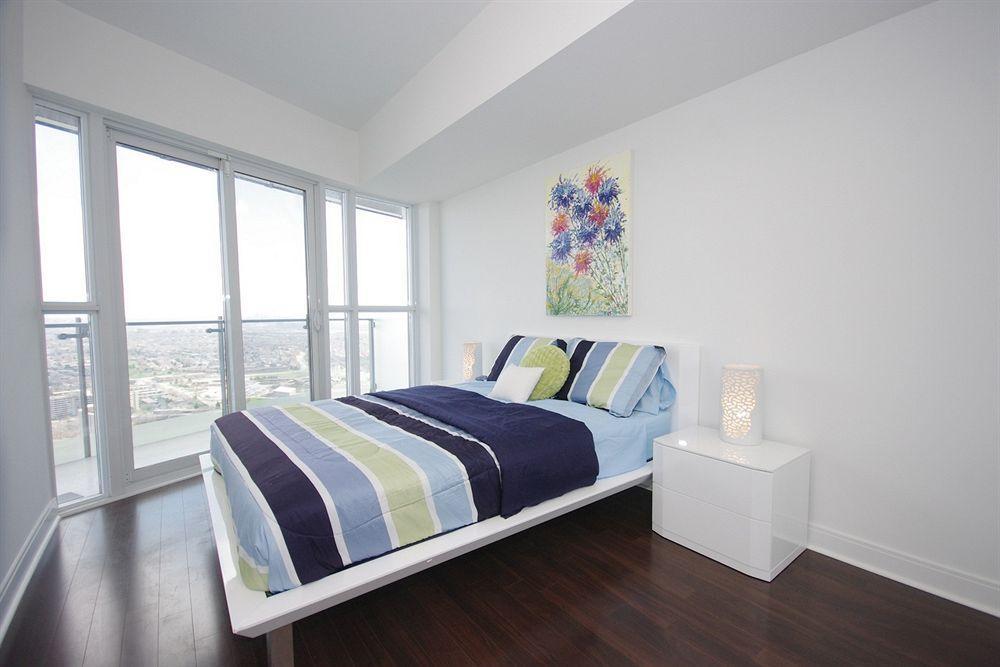 Downtown Mississauga Executive Suites Sq1 外观 照片