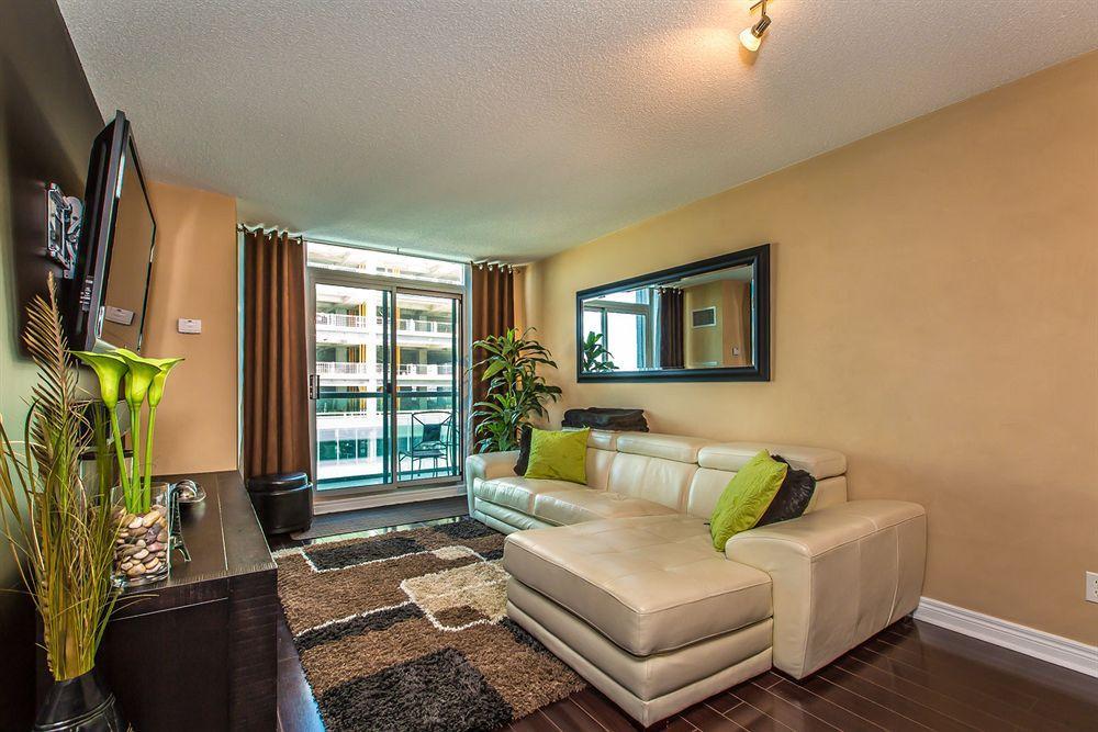 Downtown Mississauga Executive Suites Sq1 外观 照片