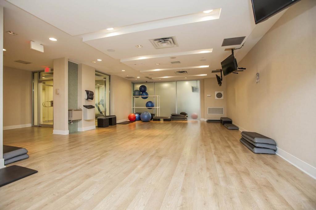 Downtown Mississauga Executive Suites Sq1 外观 照片
